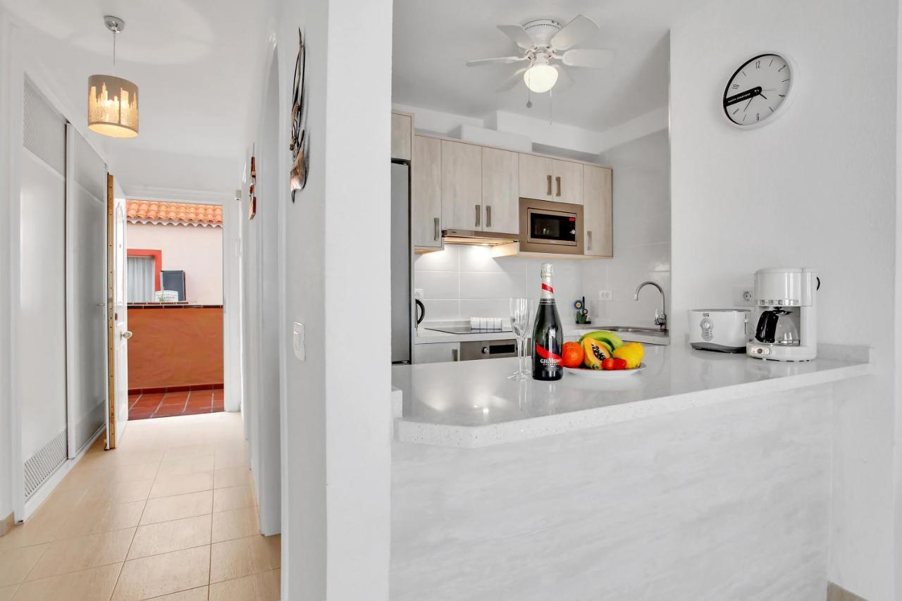 Top Floor, Sea View, Huge Terrace, Heated Pool, Garage Los Cristianos  Exterior foto